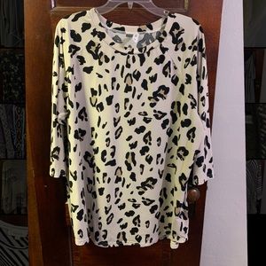 🍁5/$25! Leopard tunic